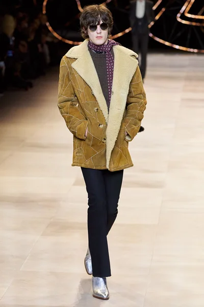 Look 32